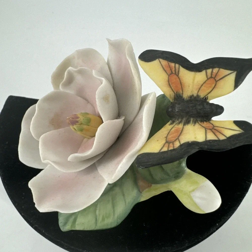 Magnolia w/Butterfly Lefton Figurine 1990s White & Pink GesZ 07957‎ Vintage